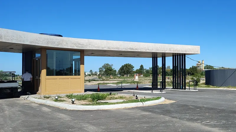 Acceso y estacionamiento de bloques de hormigón construido para un barrio