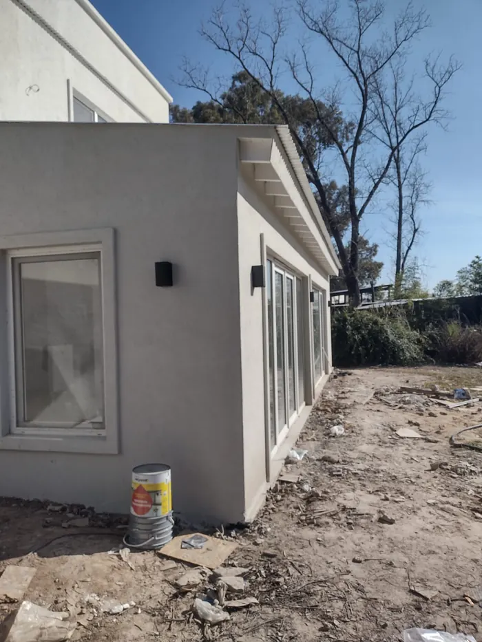 Lateral de la vivienda con la ampliación